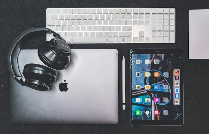 Gadgets, Devices & Reviews write for us